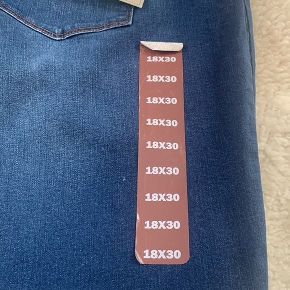 Santana Straight Leg Stretch Denim - Picture 2 of 7